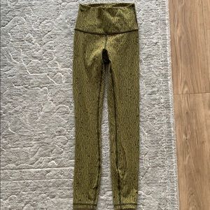Lululemon Wunder Under 25” - size 2
